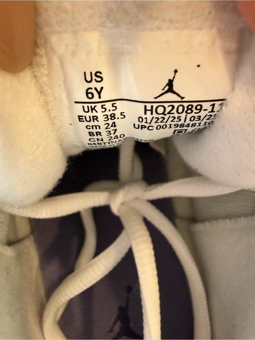 Nike Air Jordan Max Aura 7 White and Purple  6Y - Picture 9 of 11